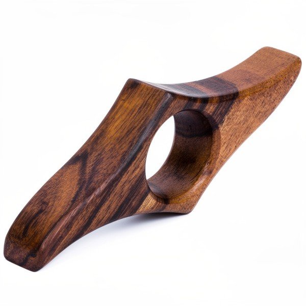 Bague livre ouvert en bois foncé – lecture à une main